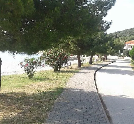 Semesterbostad House Kapetan Nono Drače