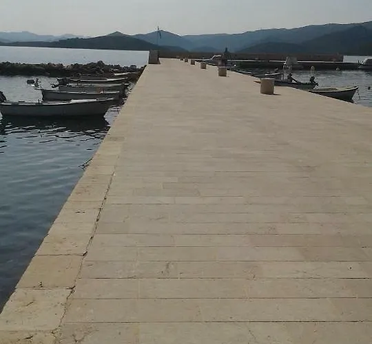 Semesterbostad House Kapetan Nono Drače